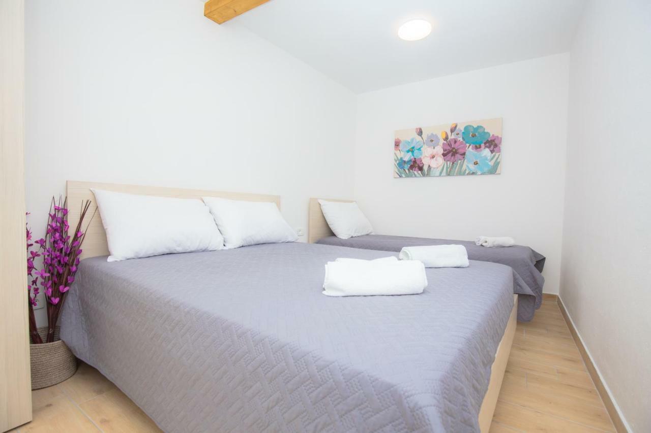 Apartment Rita Primosten Exterior photo