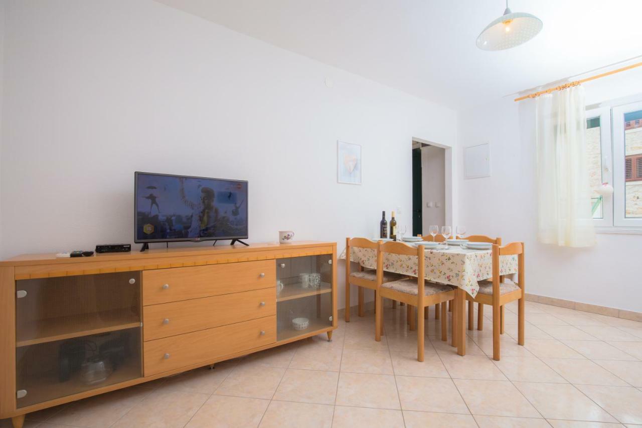 Apartment Rita Primosten Exterior photo