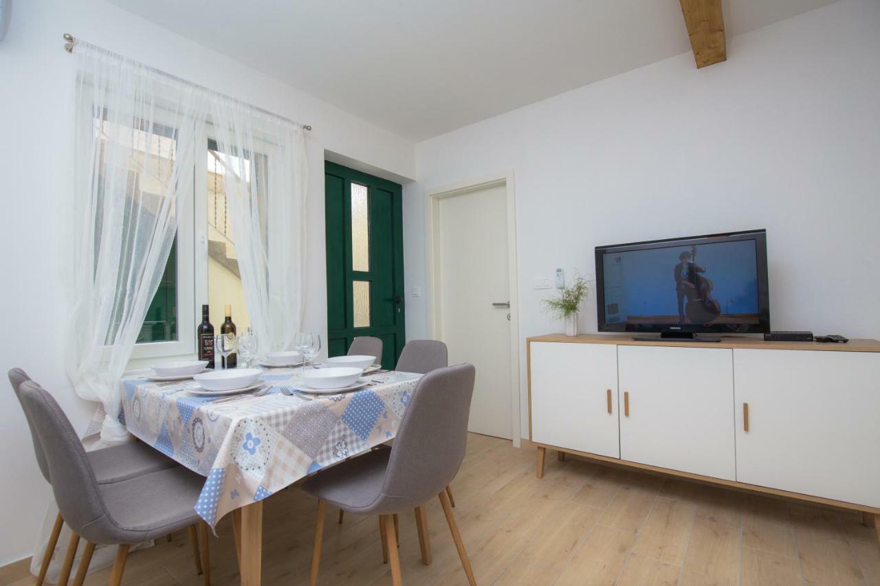 Apartment Rita Primosten Exterior photo